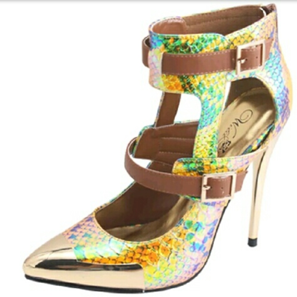 Yellow metallic snakeskin heels gold tip w. straps